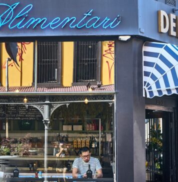 A stop at ‘The Deli’ Alimentari Deli Fitzroy Front